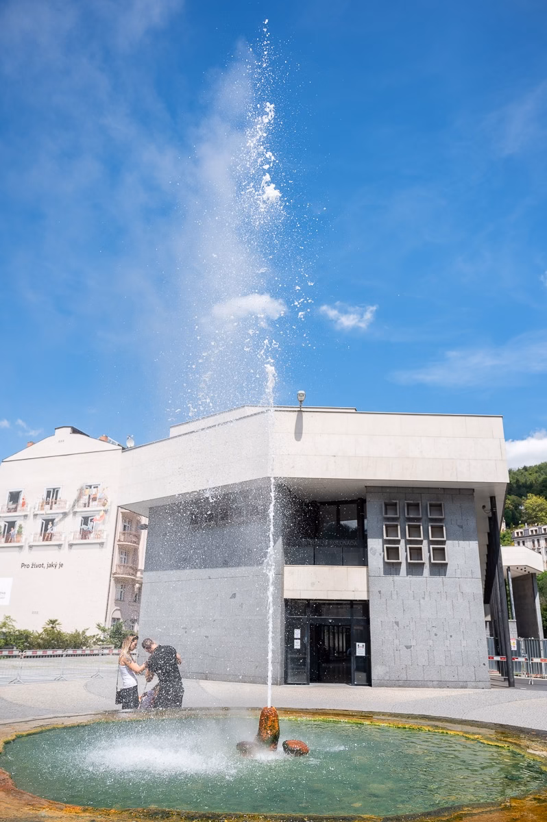 The Karlovy Vary Hot Spring – the gushing geyser inside the Hot Spring Colonnade