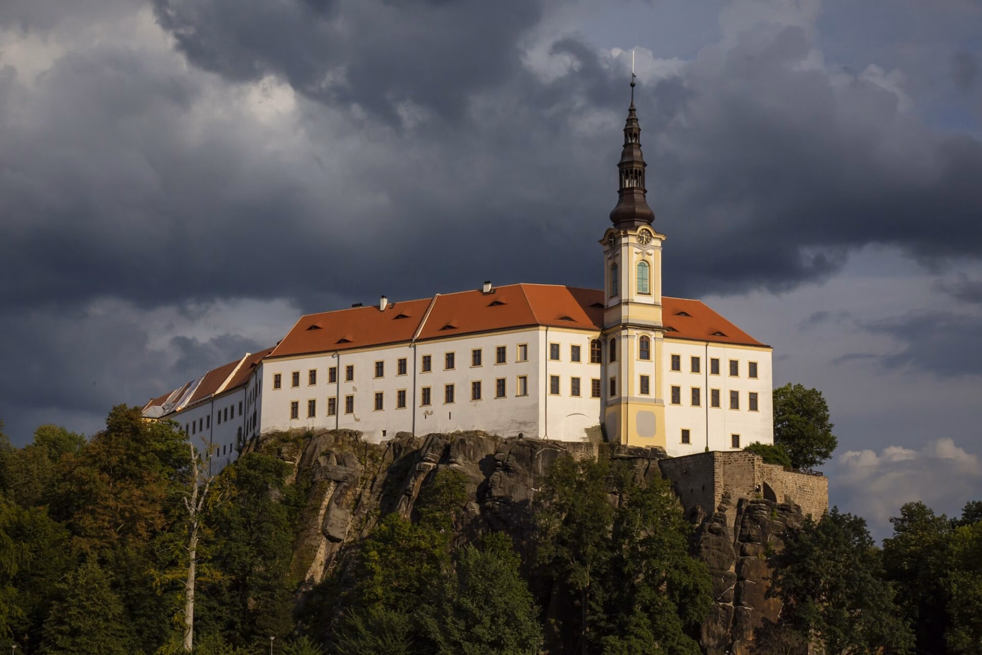 Děčín Castle on its sandstone cliff above the Elbe