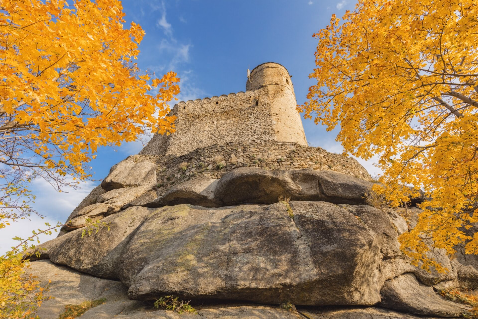 Chojnik Castle (Zamek Chojnik) in Karkonosze National Park – Gothic tower on a granite cliff framed by autumn trees