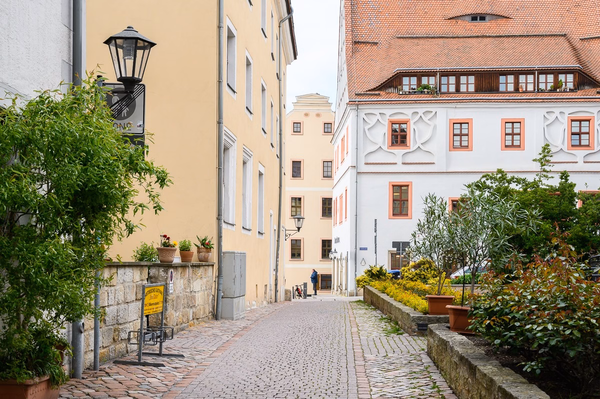 A quiet cobbled street in Pirna's centre with a gas lantern