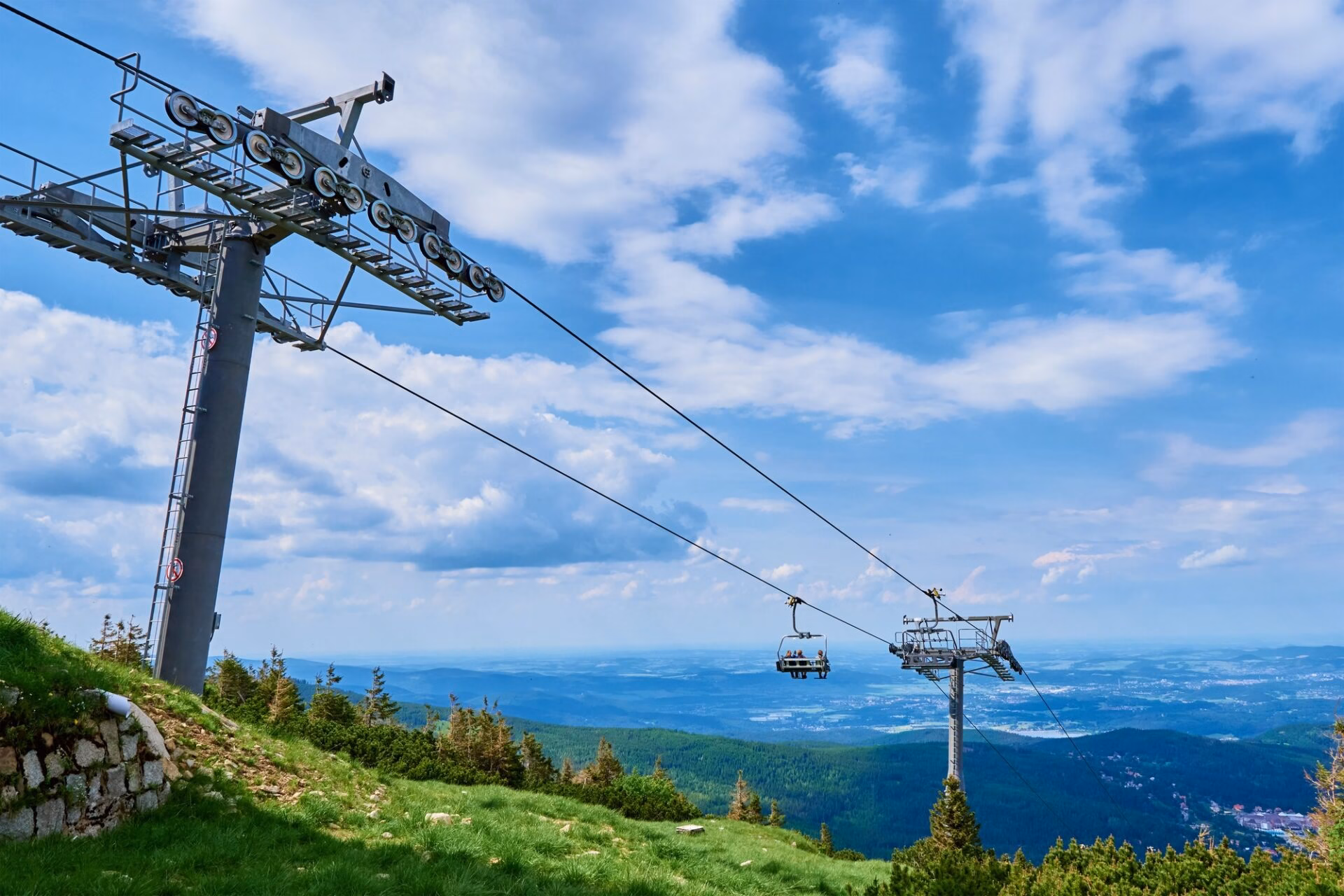Cable car and view across the landscape above Karpacz towards Sniezka