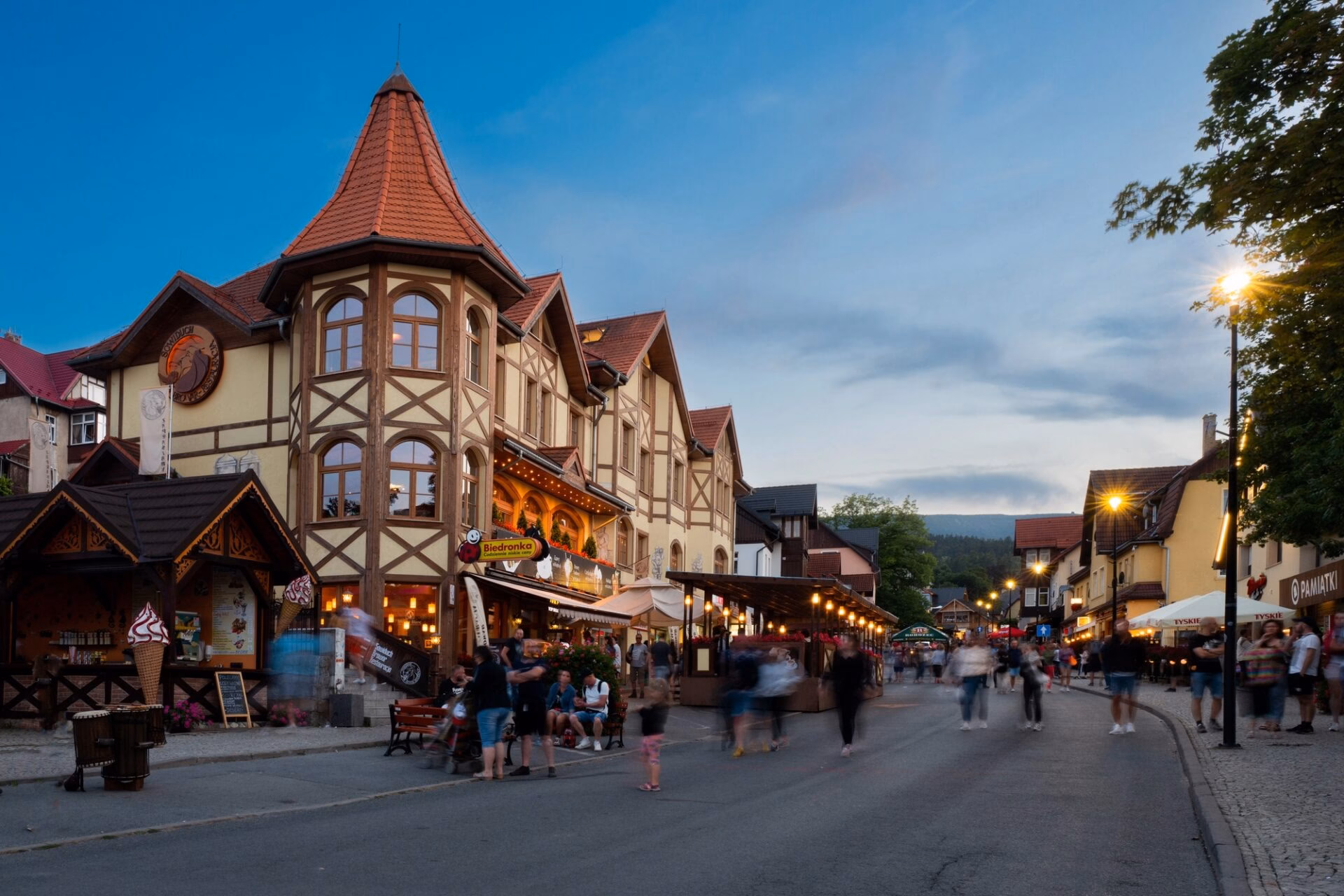 Main street in Karpacz with mountain houses and an evening atmosphere