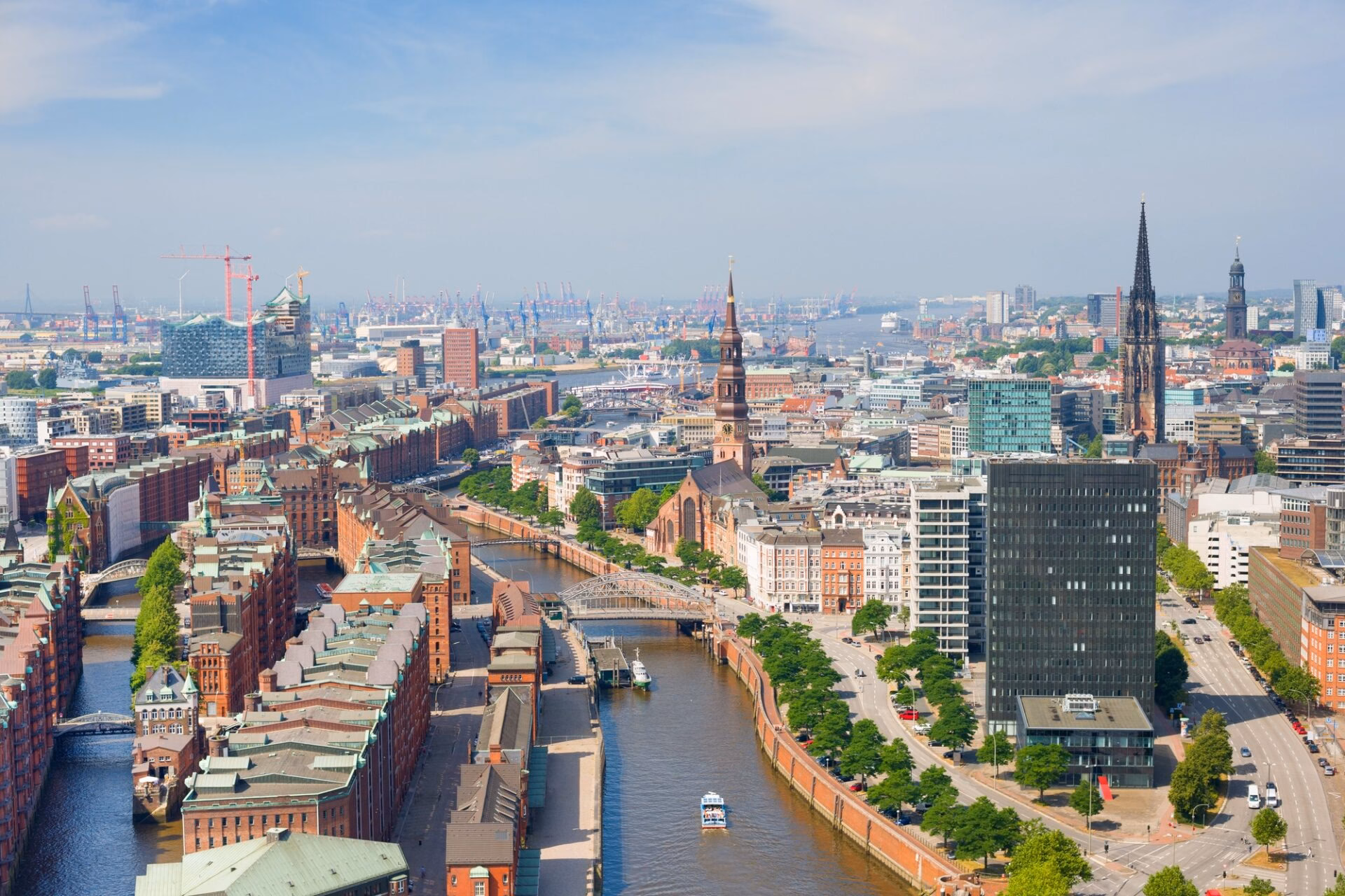 Widok z lotu ptaka na Hamburg i jego port