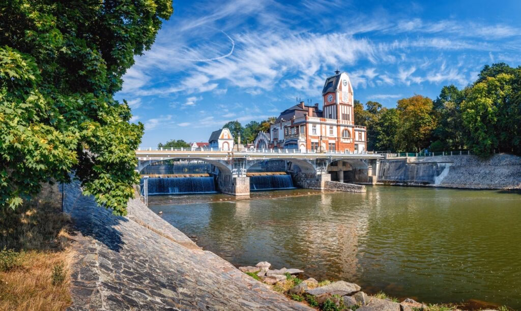 Hučák hydroelectric power station on the Elbe in Hradec Králové