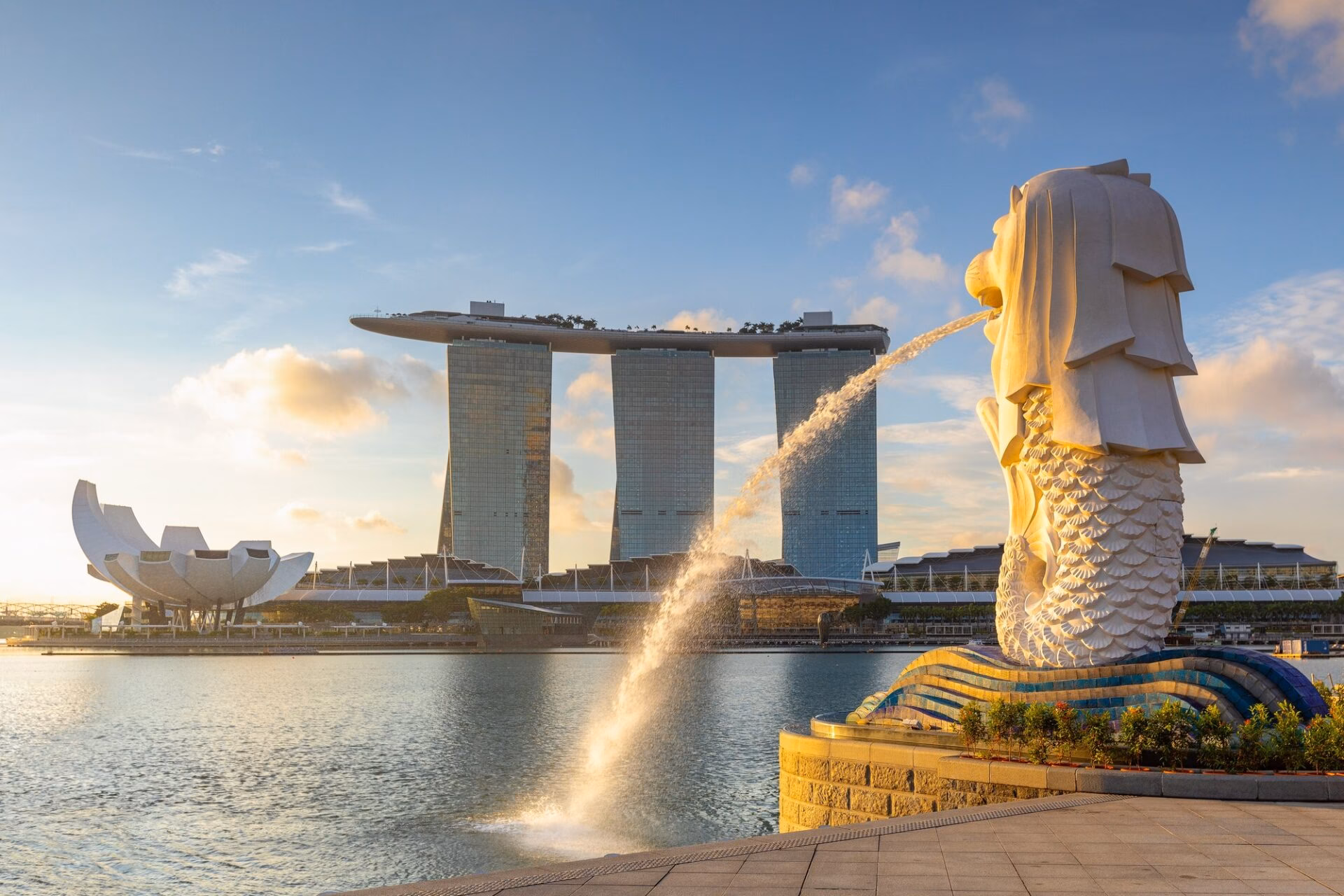 Merlion statue and the Marina Bay skyline at sunrise