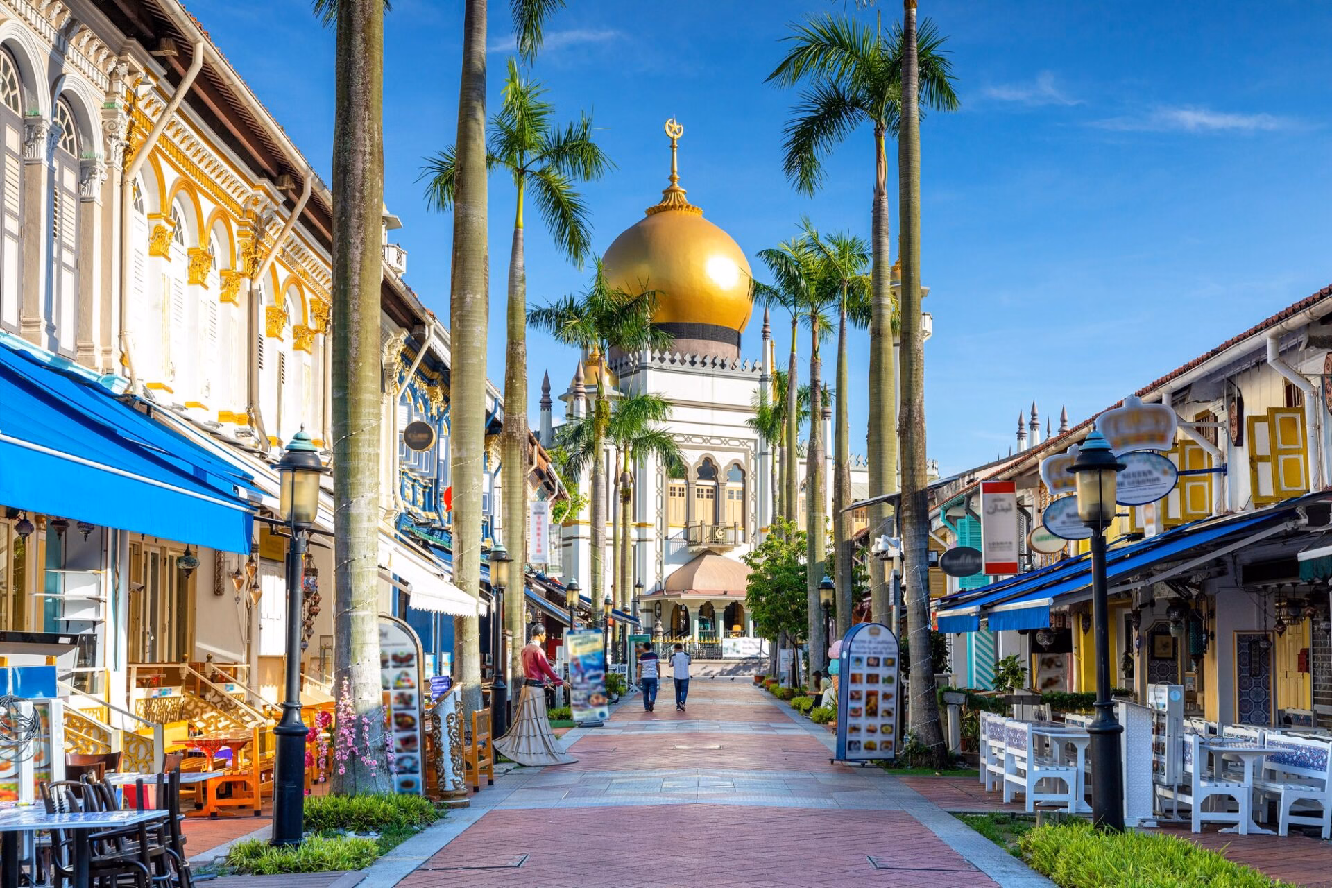 Sultan Mosque with its golden dome in the Kampong Glam district