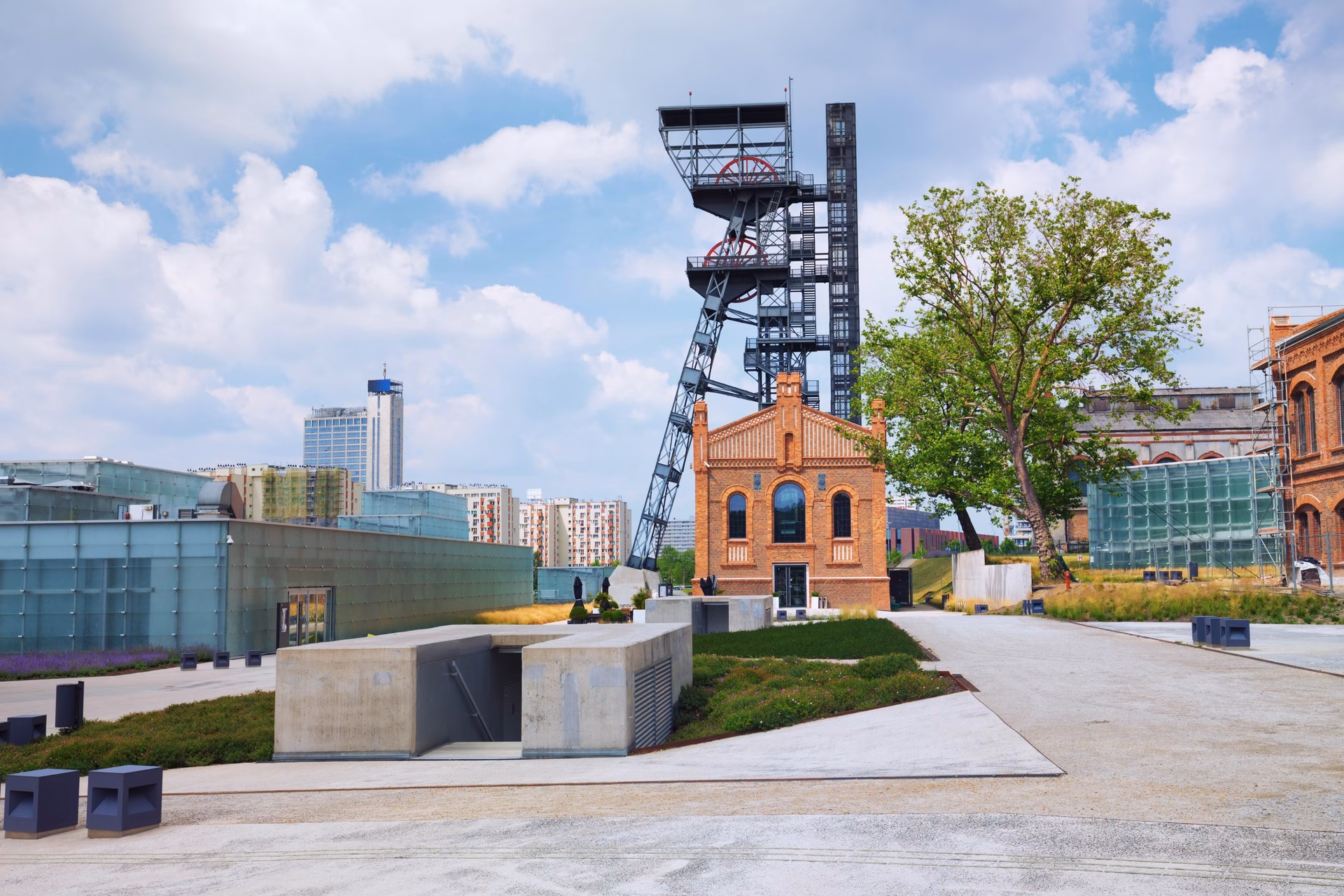 Silesian Museum in Katowice: a winding tower, a brick mine building and glass prisms above the underground exhibition